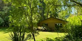 What a peaceful setting....oh and the cottage is wonderful too! Come and see Gallery 1