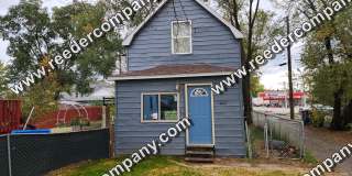 Spacious 2 bedroom 1 bath house near train station for easy commute. Gallery 1