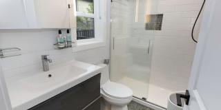 Fully Furnished Lake Oswego Gem!!!! Gallery 32