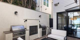 2428 The Strand Gallery 25