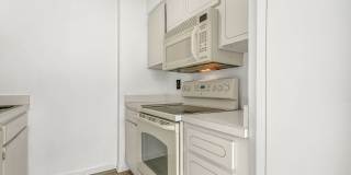 Charming 1BR/1.5BA Condo/Townhome in Bardmoor – Annual Unfurnished Rental Gallery 12