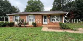 Charming 4 Bedroom Ranch with Fenced Yard and Hardwood Floors Gallery 1