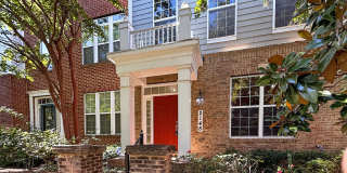 End Unit Luxury  3Bed + 2 full/2 Half TH! Two Car Garage parking Gallery 1