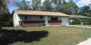 3-Bedroom Home Near Dining and Shopping Gallery 1