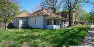 Charming Corner lot for rent! Gallery 3