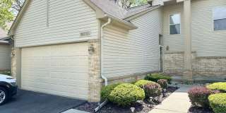 Beautifully Updated 2-Bedroom Townhouse w/ Finished Basement - Close to Royal Oak, Ferndale, Pleasant Ridge! Gallery 1