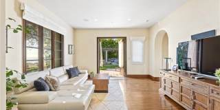 16 Shore Walk Gallery 22