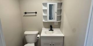 Newly Remodeled 3BR/1.5BA Townhome - Bates Hendricks Gallery 7