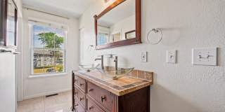 Warm 1 bd in heart of Aurora Gallery 14