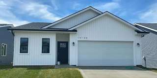 Newer 3BR 2.5ba house in Urbandale, available July 6th! Gallery 1