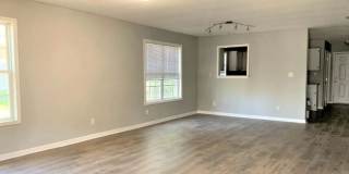 SCAD-Friendly 3BR Home – Walk to Bus Stop | Roommates Welcome! Gallery 3