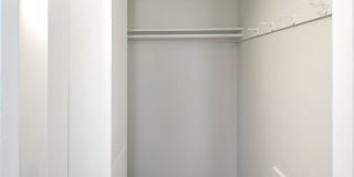 Top-Floor 2-Bedroom Apartment with Vaulted Ceilings! Gallery 13