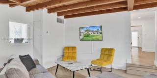 911 N Northlake Dr Gallery 31