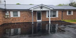 **Charming 3-Bed, 2-Bath Duplex Apartment with Spacious Garage and Large Back Porch** Gallery 1