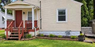 Cozy 2-Bedroom Home in East Moline – Convenient Location! Gallery 1