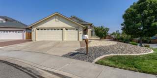 FULLY FURNISHED Sparks home with all utilities included and flexible lease options Gallery 6