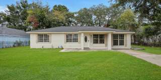 Furnished 4 Bedroom, 2 Bath Brick Home in Savannah Gallery 1