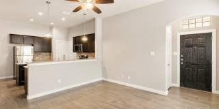 AVAILABLE NOW! Beautiful 3 Bedroom Duplex Located in New Braunfels, Texas! Gallery 3