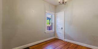 Amazing Highlands location with huge walkability! Gallery 14