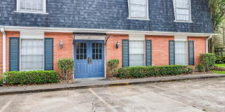 211 Versailles Boulevard Gallery 1