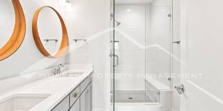 Gorgeous Townhouse with Central AC and Rooftop Deck Gallery 22