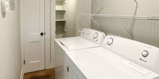 Bright & Spacious 2BR Unit w/ Bay Windows! Gallery 18