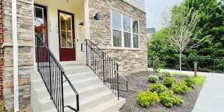 1014 GALENA Terrace NE Gallery 1