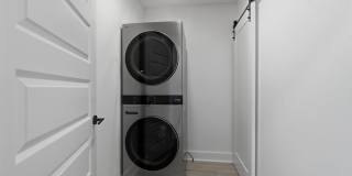 Spacious 5-Bedroom with Fenced Yard & Modern Amenities Gallery 37