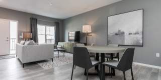 Fully Furnished Townhome Blocks Away From Downtown Gallery 10