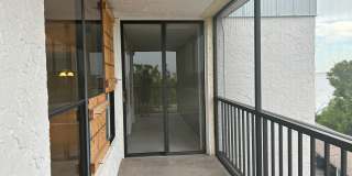 2/2  Beautiful Condo  in great community Gallery 23