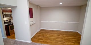 Hampton Center Gallery 16