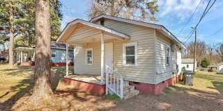 Welcome to your charming new home in the heart of Charlotte! Gallery 4