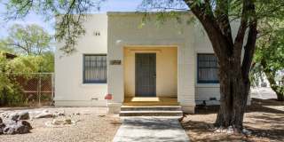 3 Bed 2 bath home PERFECT for U of A Students, Faculty and Staff! Gallery 3