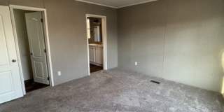 2800 West Memorial Drive Gallery 1