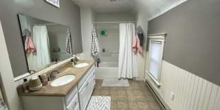 Charming 4 Bedroom 2 Bath House Gallery 20