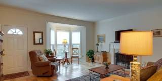 Beautiful 2BR/1.5BA home in a prime location within walking distance to West End and Vanderbilt University. Gallery 6