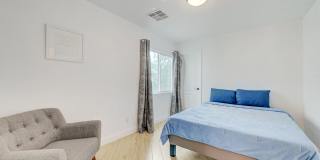FANTASTIC FULLY UPGRADED FURNISHED RENTAL LOCATED IN THE SOUTHWEST!!! Gallery 38