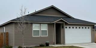 Modern 3-Bedroom Home with Large Fenced Backyard Gallery 1