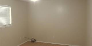 118 E Iris Avenue Gallery 21