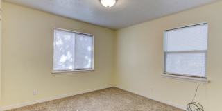 Charming 2-Bedroom Home with Spacious Backyard & Great Location Gallery 7