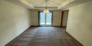 Spacious Duplex near Manhattan Country Club! Gallery 1