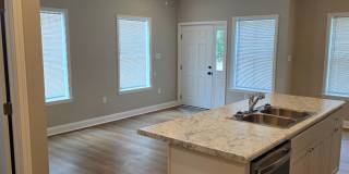Charming 3 bed, 1.5 bath Gallery 8