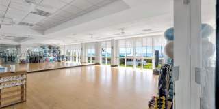 16425 Collins Ave Gallery 53