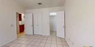 412 Burleson Street Gallery 9
