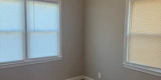 Adorable 2 Bedroom with Stackable Washer/Dryer Gallery 9