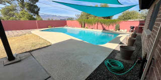 East- 3 bedroom/ 2 bathroom home with sparkling pool! Gallery 1