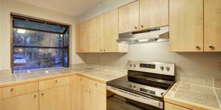 2Bd/1.5Ba Kirkland Townhome Gallery 8
