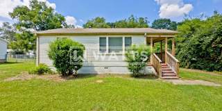 3-Bedroom Home w/Large Yard in Minor Neighborhood Gallery 1