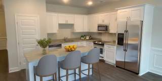 Beautiful Town Home!! Available Now! Gallery 5