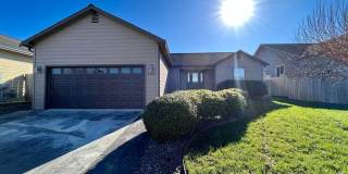 Charming 3 bed 2 bath home with oversized 2 car garage in Humboldt Hill Gallery 1